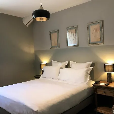 Domaine De Fontenille Hotel