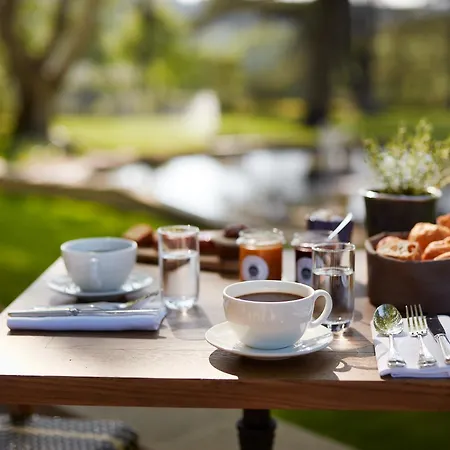 Domaine De Fontenille Hotel 4*