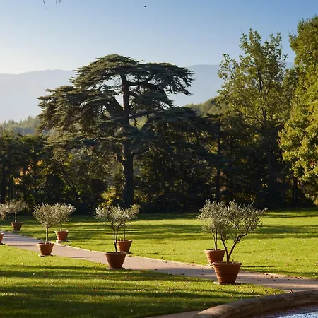 Domaine De Fontenille Hotel 4*